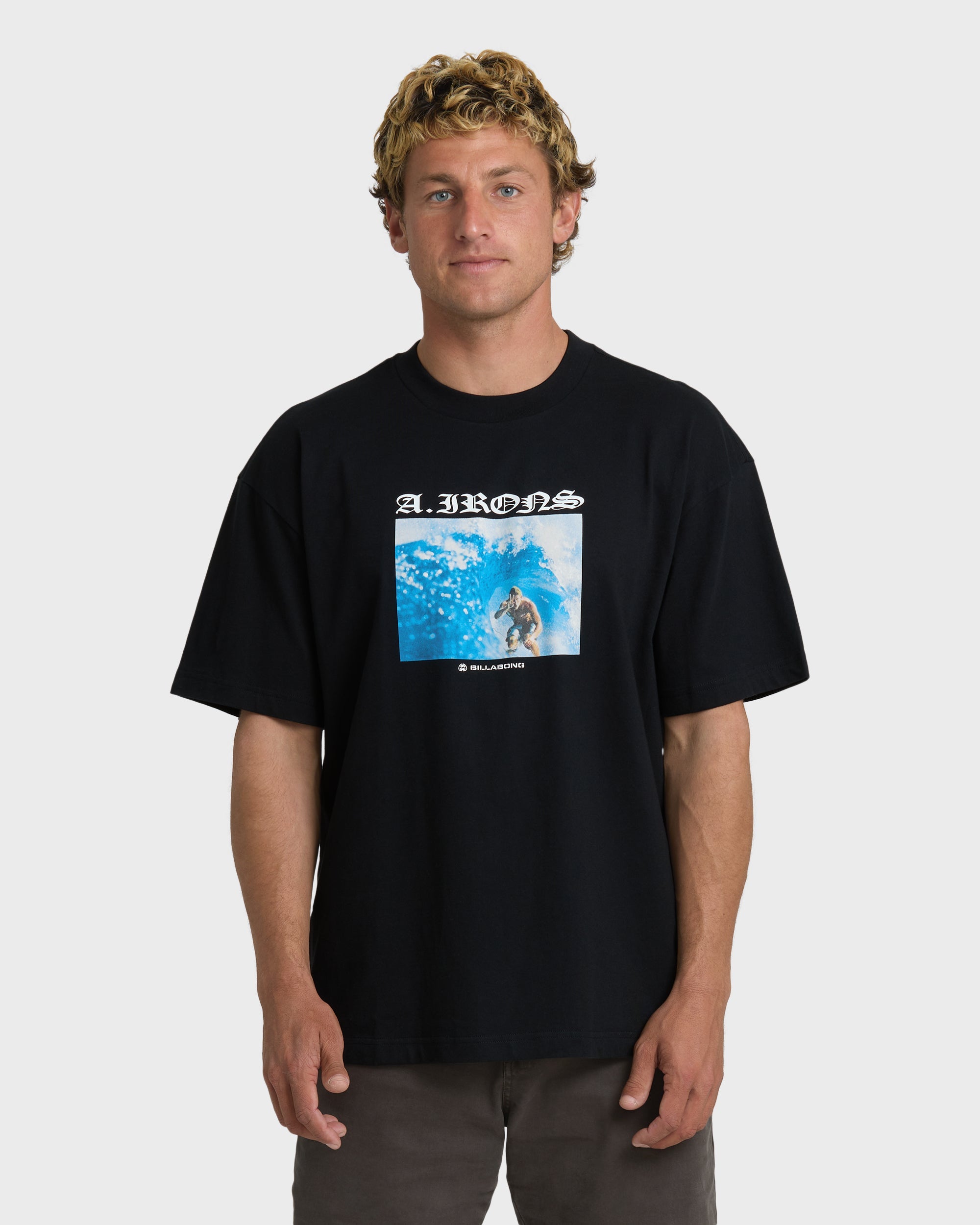 希少BILLABONG LAB × LLICA × AI FOREVER A.I. Forever OG Short Sleeve T-Shirt - Black – World Surf League