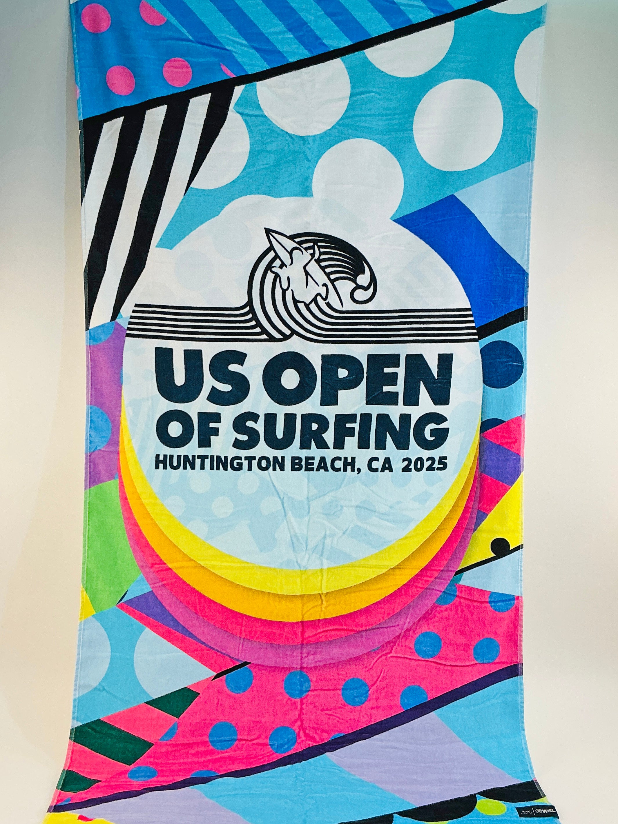 The ＆Surf Plugging 10S DPS 2025 Lexus US Open of Surfing Beach Towel (Slowtide Rainbow
